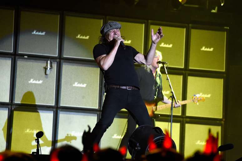 Brian Johnson e Angus Young se apresentaram com o AC/DC na noite dessa sexta-feira (17) no Coachella, nos Estados Unidos