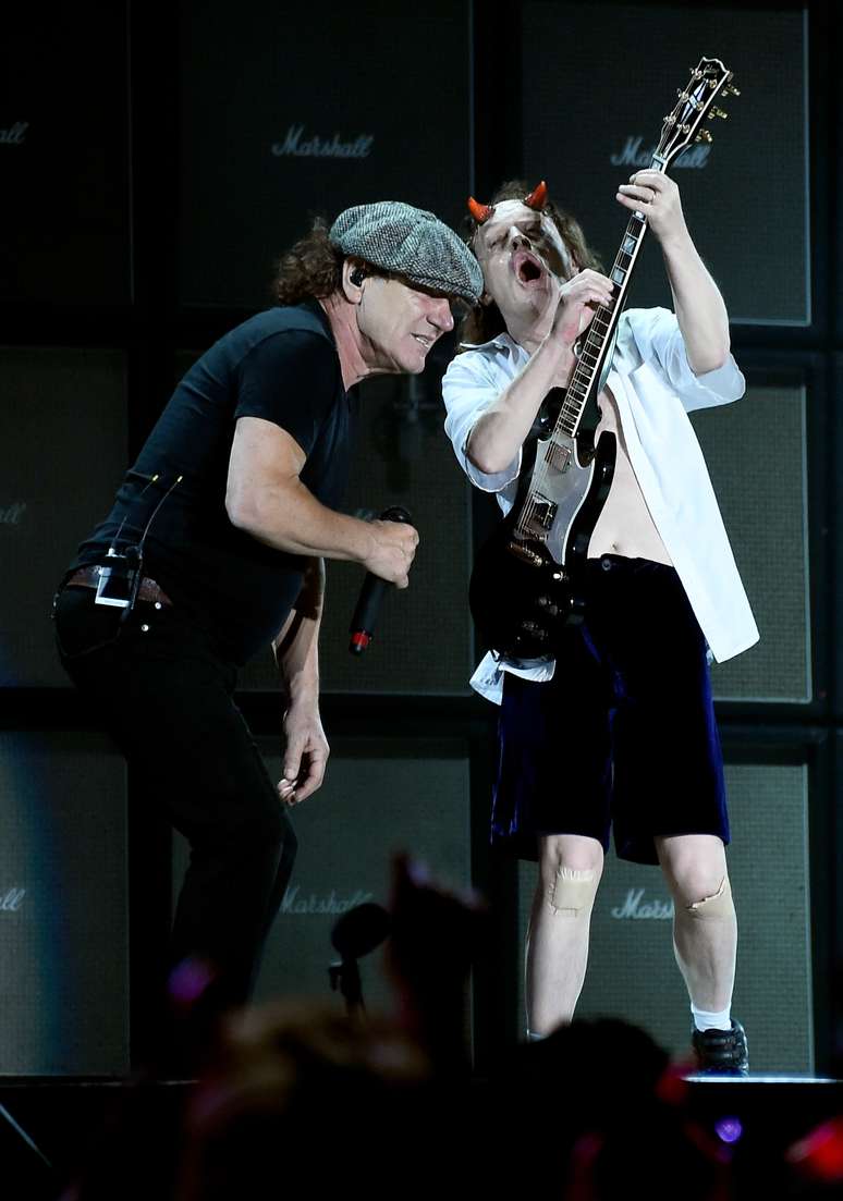 Brian Johnson e Angus Young se apresentaram com o AC/DC na noite dessa sexta-feira (17) no Coachella, nos Estados Unidos