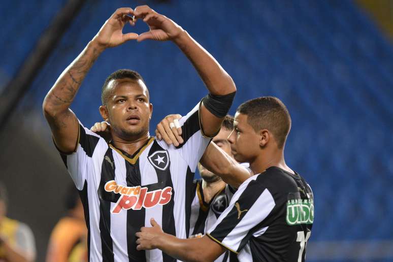 Bill vai assinar a rescisão com o Botafogo na quarta-feira