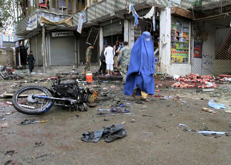 Atentado do grupo Estado Islâmico deixou ao menos 34 mortos na cidade de Jalalabad, no leste do Afeganistão,