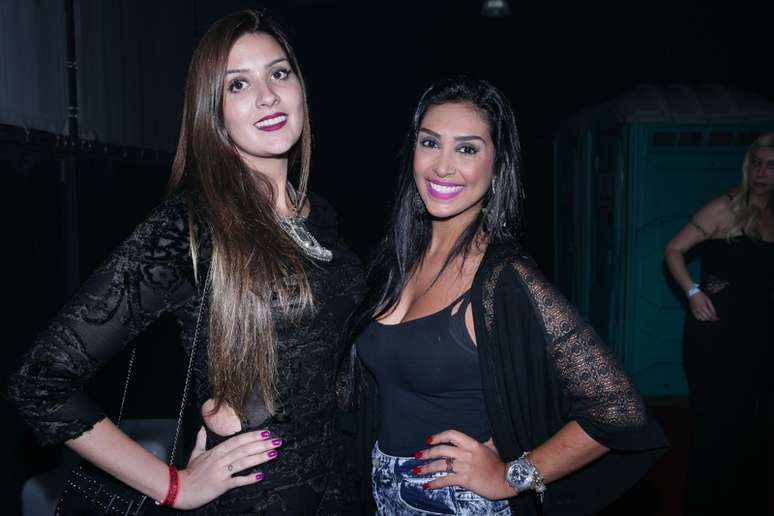 <p>Ex- BBBs Amanda e Tamires se divertem em show de funk</p>