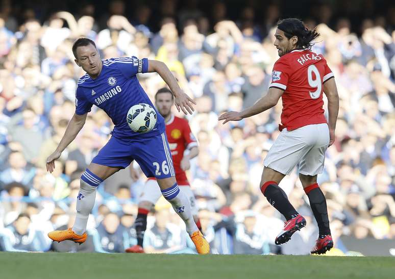 John Terry e Falcao travaram duelo à parte