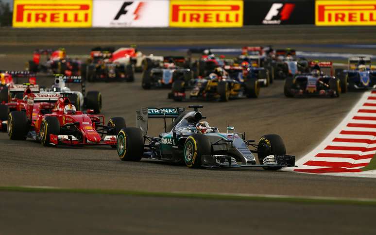 Hamilton abriu vantagem sobre Rosberg e as Ferraris na largada
