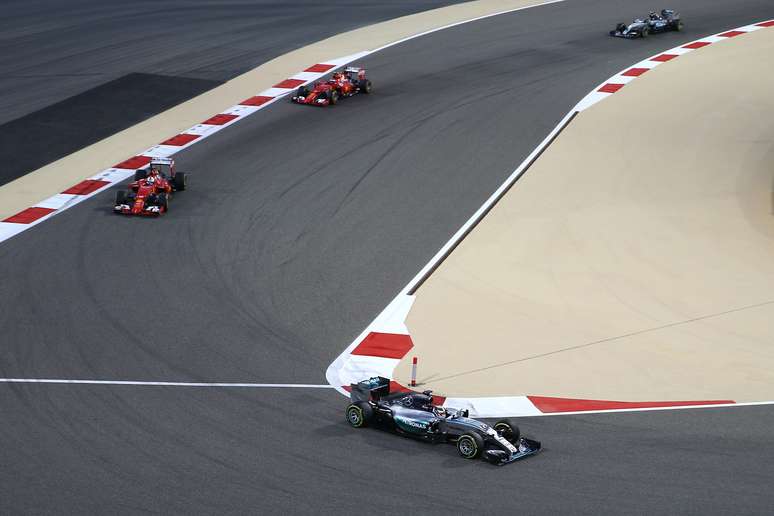 Vitória mantém Lewis Hamilton na liderança da temporada