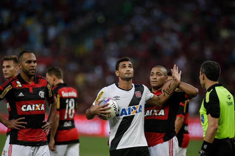 Foi ou não? Veja o lance do pênalti marcado para o Flamengo no primeiro  tempo