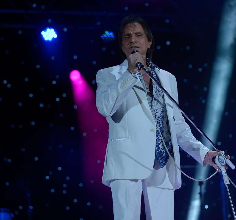 Roberto Carlos comemora anivers&aacute;rio de 74 anos com show no est&aacute;dio do Palmeiras, em S&atilde;o Paulo