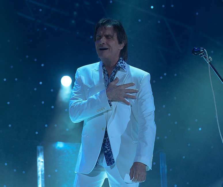 Roberto Carlos comemora anivers&aacute;rio de 74 anos com show no est&aacute;dio do Palmeiras, em S&atilde;o Paulo