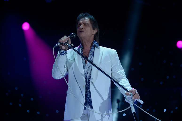 Roberto Carlos comemora anivers&aacute;rio de 74 anos com show no est&aacute;dio do Palmeiras, em S&atilde;o Paulo