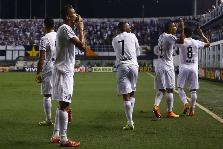 Santos comemora mais uma vaga para a final do Campeonato Paulista