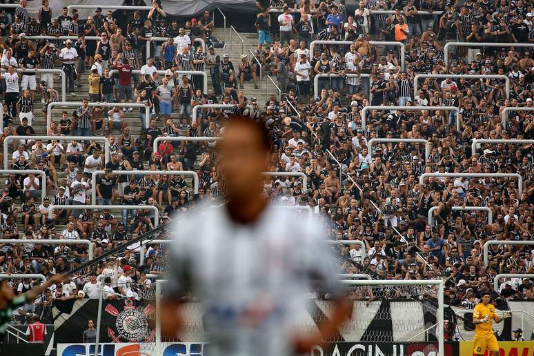 Torcida corintiana mais uma vez lotou estádio em Itaquera