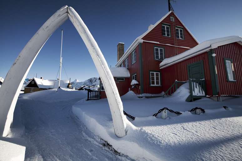 Museus - Os principais museus da Groenlândia são o Museu Nacional, o Museu de Artes, o Museu das Aeronaves e o Museu de História Nórdica e Culturas Imigrantes. Neles é possível conhecer um pouco da história da região e dos povos que por lá se instalaram