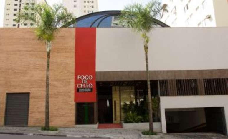 Fachada de uma unidade da churrascaria Fogo de Chão na Rua Augusta, nos Jardins, em São Paulo