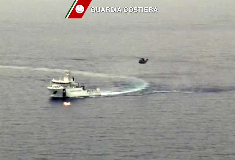 Navio com 700 pessoas desapareceu no Mediterrâneo