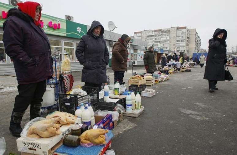 <p>Mulheres vendem produtos feitos em casa para obter renda em meio &agrave; crise na Ucr&acirc;nia</p>