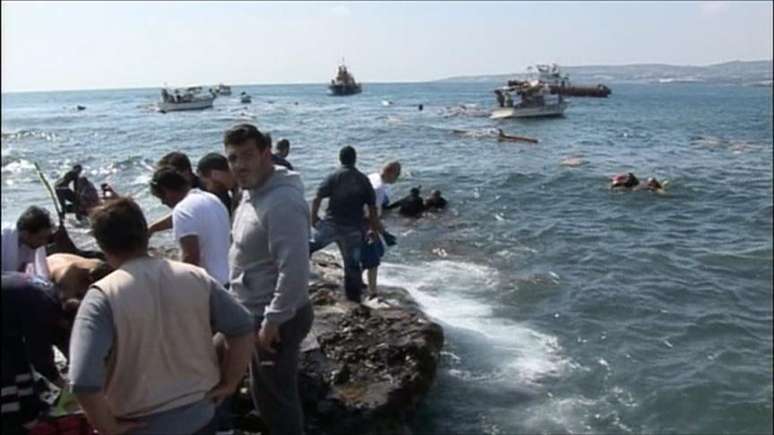 Imagens mostra desespero em resgate no Mediterrâneo
