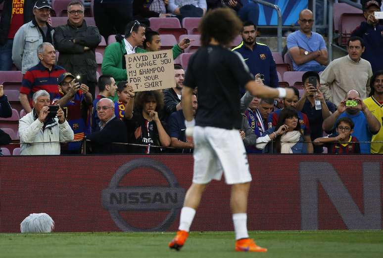 Sósia, torcedor oferece seu xampu a David Luiz em troca da camisa do zagueiro do PSG