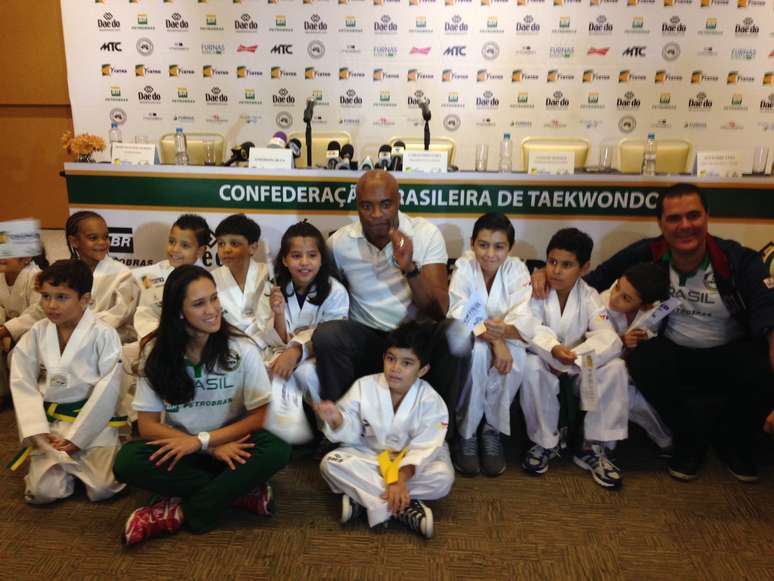Anderson Silva oficializou seu desejo de defender o Brasil no taekwondo na Olimpíada de 2016