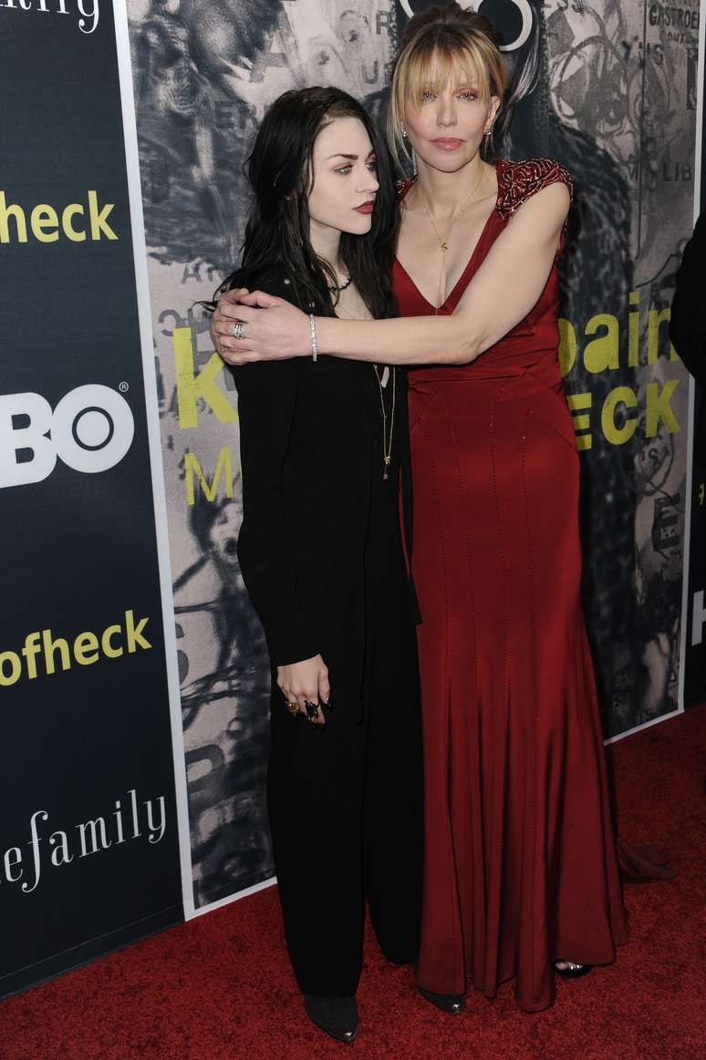 Courtney Love e a filha Frances Bean Cobain foram &agrave; premi&egrave;re do document&aacute;rio Kurt Cobain: Montage Of Heck, nos EUA, nessa ter&ccedil;a (21)