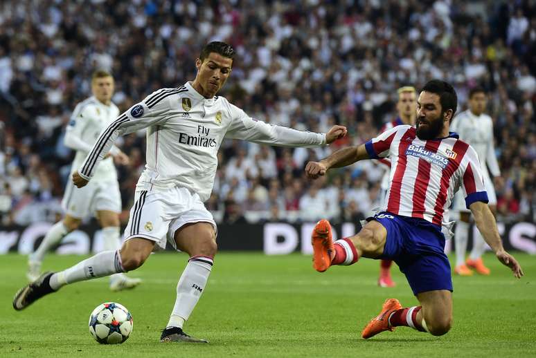 Cristiano Ronaldo perdeu chances de gol, mas construiu a jogada do gol de Chicharito
