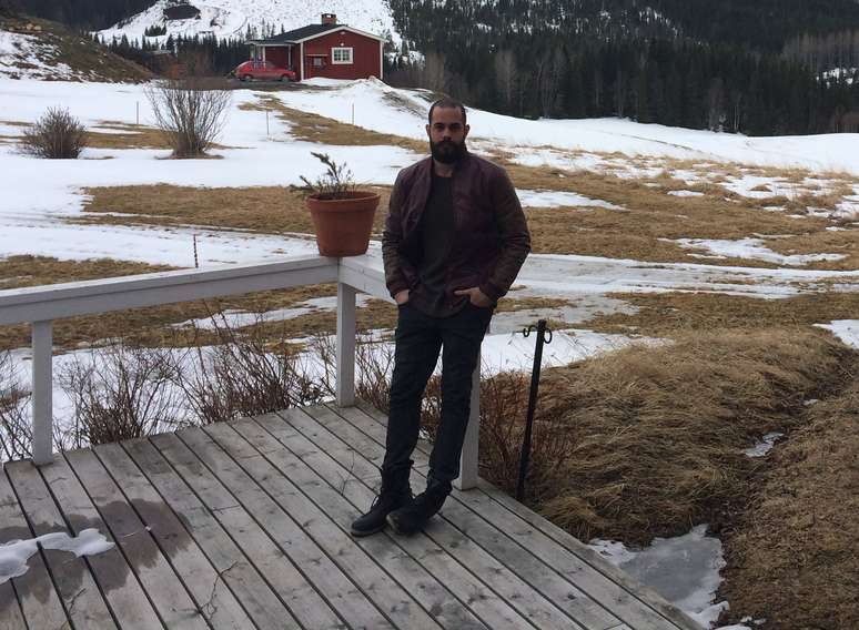 Caio morou na Europa e usou o aplicativo para fazer amizade