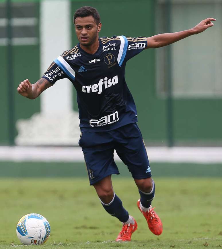 Cleiton Xavier volta em um momento difícil do Palmeiras