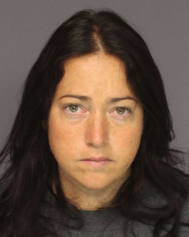 Nicole Dufault, acusada de fazer sexo com seis adolescentes, recebeu uma pena de 15 anos de prisão