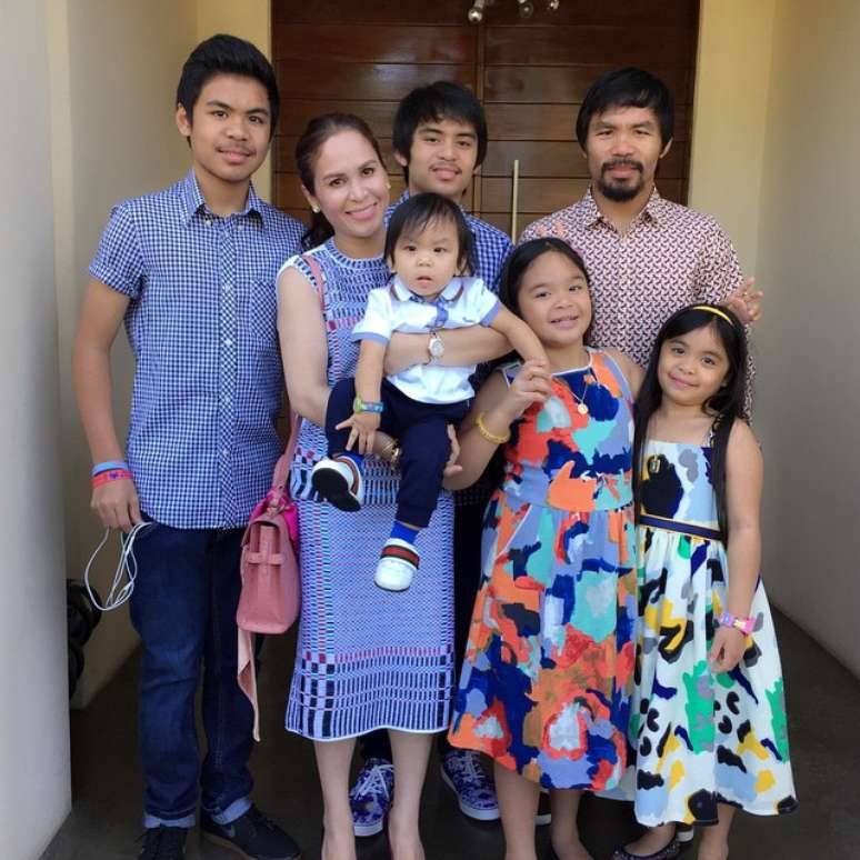 Jinkee Pacquiao com o marido e os filhos