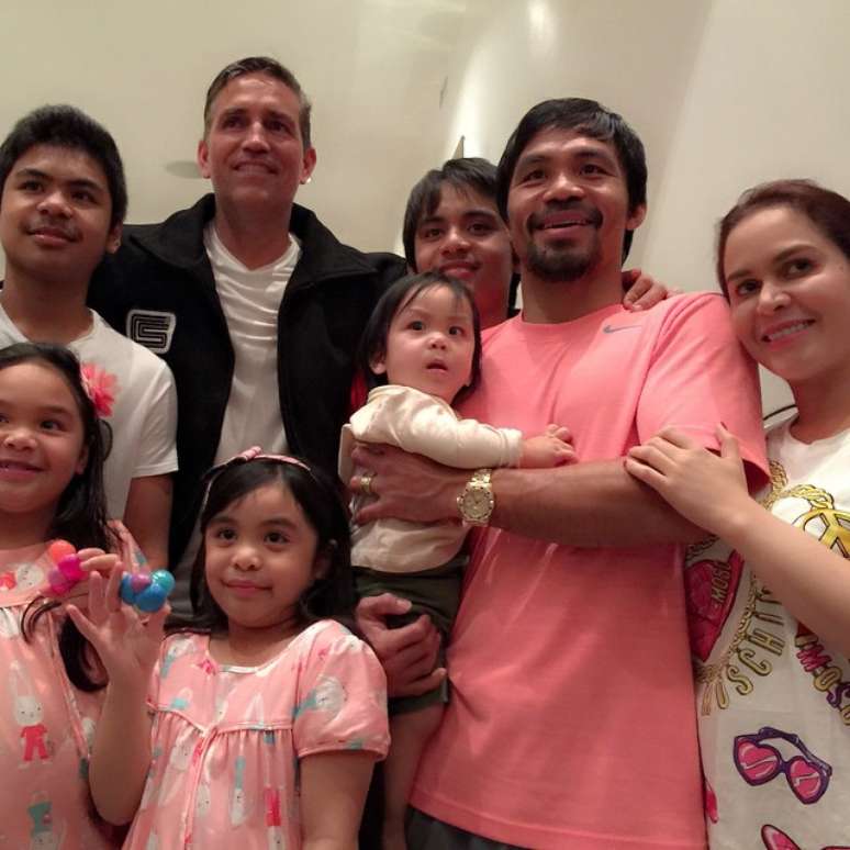 Pacquiao com a família nas Filipinas