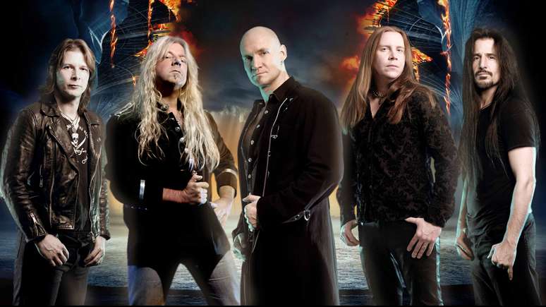 Quinteto foi formado em 1997 pelo ex-vocalista do Gamma Ray, Ralf Scheepers (ao centro)