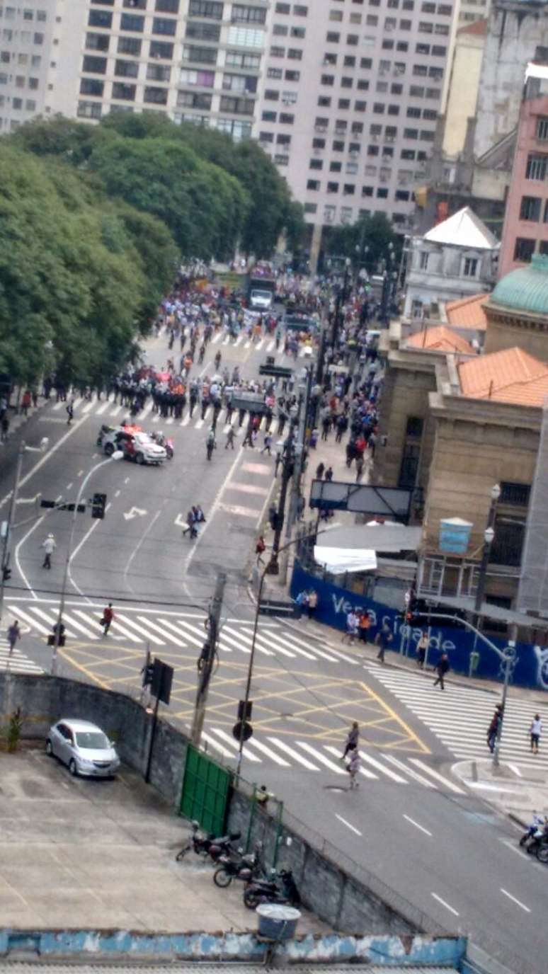 Professores protestam no centro de São Paulo