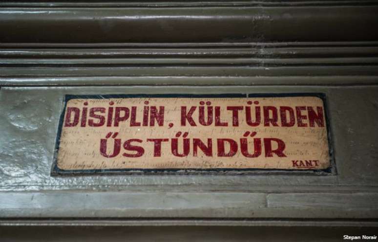  Intitulado "O poder do vazio &ndash; conversando com as pedras na Arm&ecirc;nia hist&oacute;rica", livro ser&aacute; lan&ccedil;ado em cinco idiomas