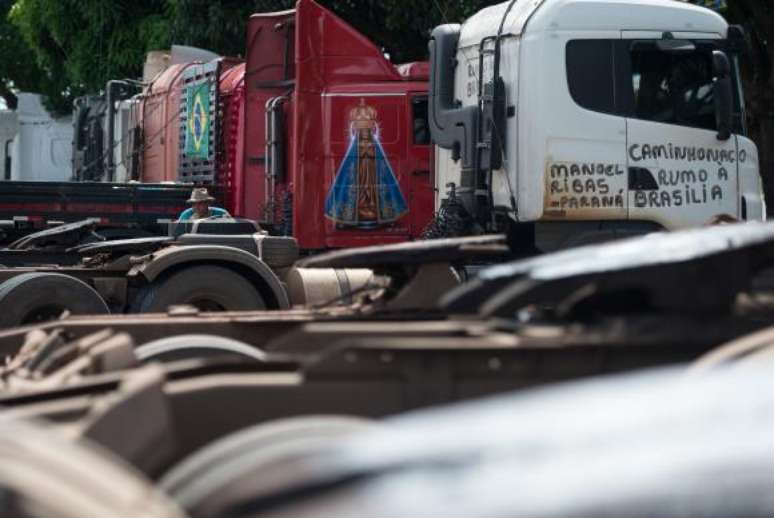 Manifestações de caminhoneiros causam prejuízos no trânsito de 11 rodovias