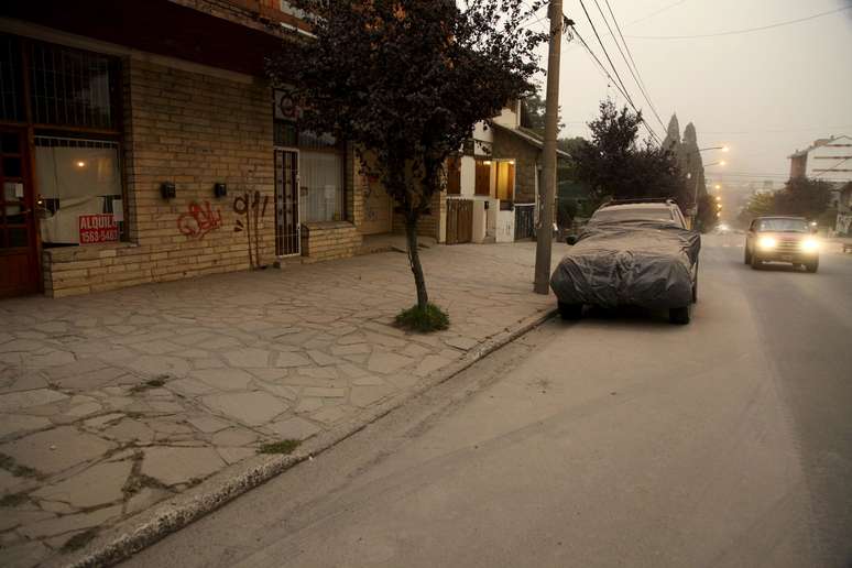 As fotos impressionaram e, agora, as consequências da erupção já começam a causar um impacto na vida de moradores de cidades vizinhas