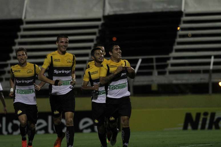 Criciúma não se importou em jogar fora de casa e despachou o Bragantino no interior de São Paulo