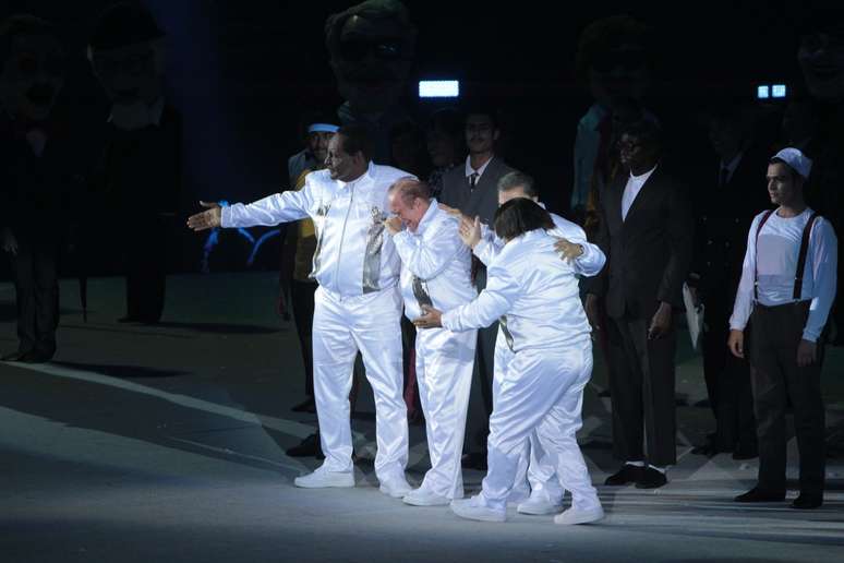 Didi chora com homenagens aos companheiros Mussum e Zacarias