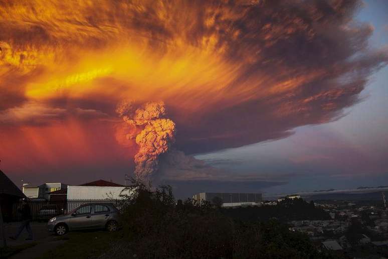 Vulcão Calbuco está em atividade há dias, causando distúrbios