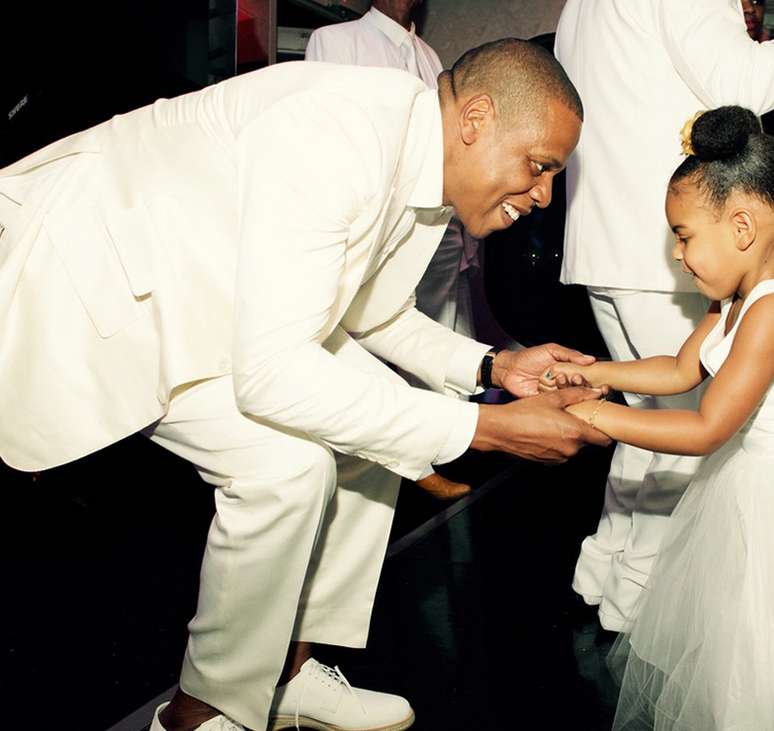 Jay-Z dançou com a filha durante festa de casamento da sogra