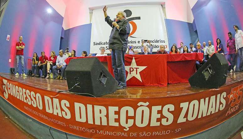 "Eu não vim ao mundo para fracassar. O PT não nasceu para fracassar", disse Lula em congresso do partido, em São Paulo