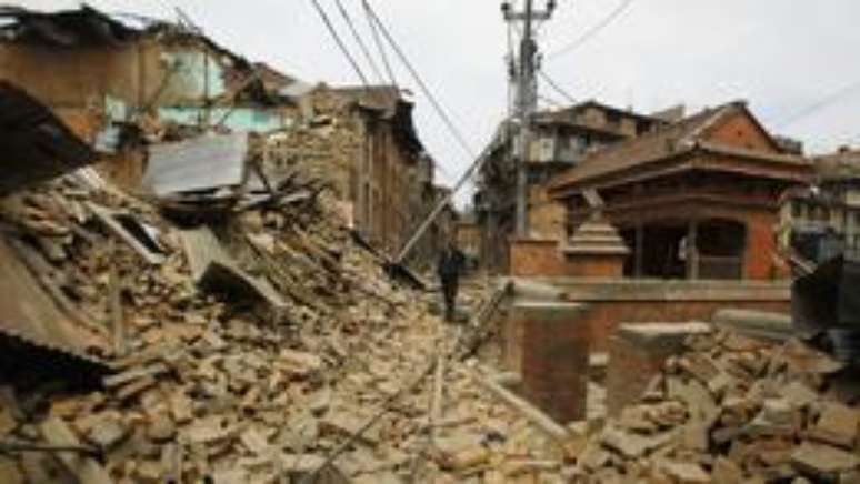 Tremor deixou um grande rastro de destruição e morte
