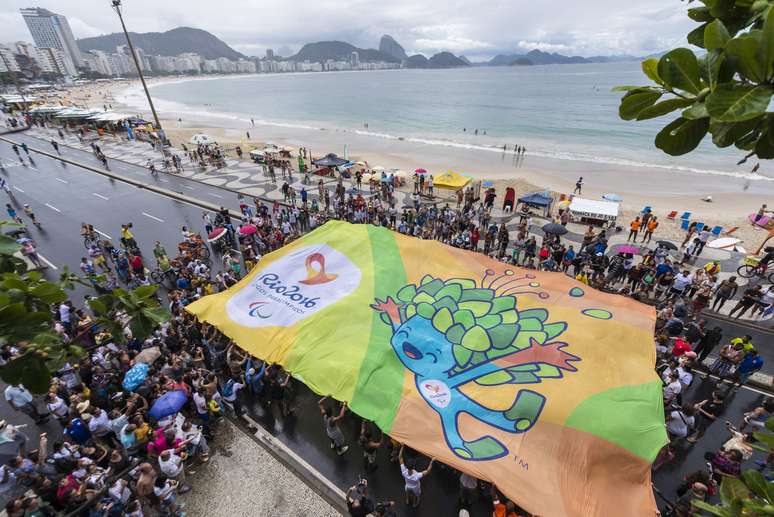 Evento reuniu centenas de pessoas na praia de Copacabana