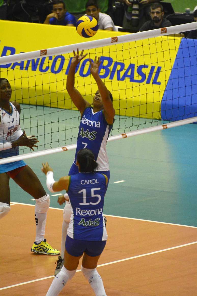 Fofão se despediu das quadras brasileiras com mais um título de Superliga