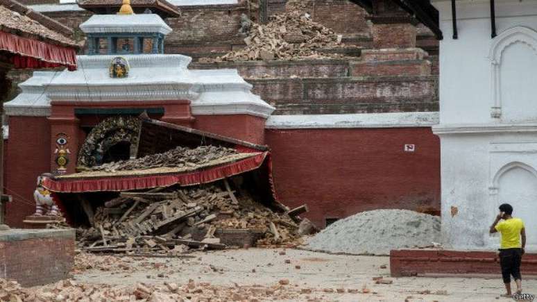 Monumentos e prédios históricos foram destruídos pelo terremoto