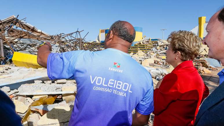 Presidente foi ver área de ginásio destruído na cidade catarinense