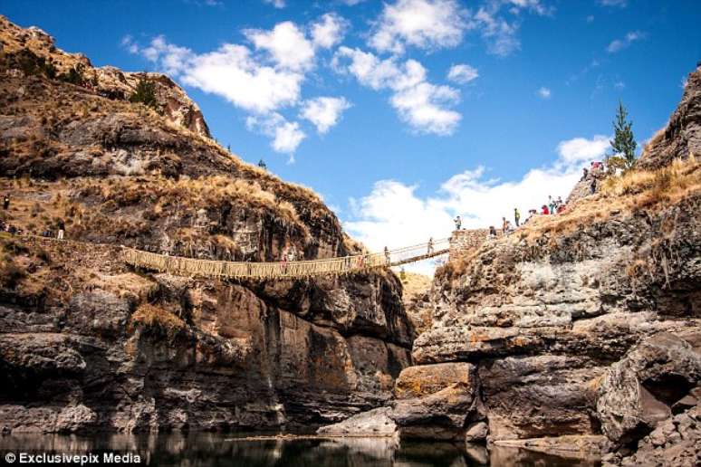 Andinos arriscam vida para reconstrução de ponte Inca todos os anos - há 5 séculos