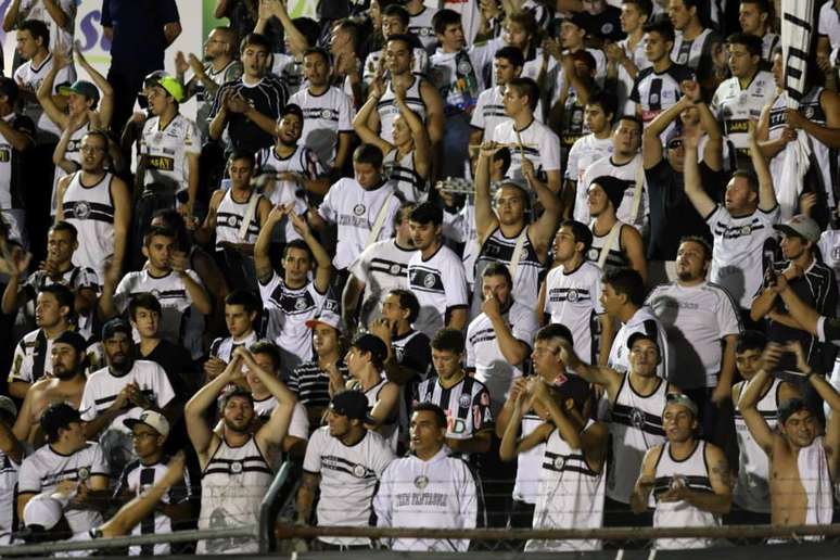 Cores preta e branco são predominantes, pelo menos no Estádio Germano Krüger