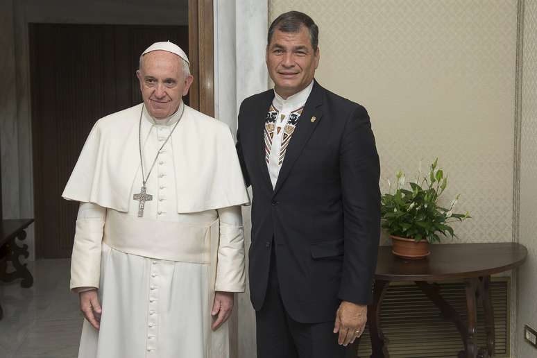 Papa Francisco em encontro com o presidente equatoriano Rafael Correa