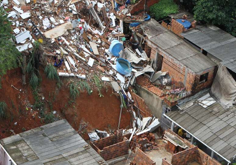 Chuvas causaram deslizamentos em Salvador