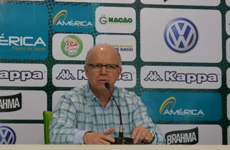 Sérgio Rassi, presidente do Goiás, classificou atuação como "vergonha"