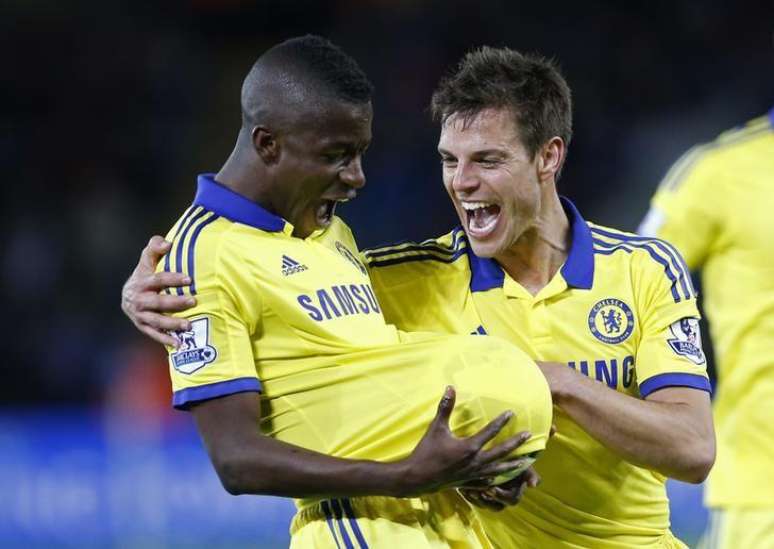 Ramires (esquerda), do Chelsea, comemora gol marcado pelo Chelsea contra o Leicester City pelo Campeonato Inglês. 29/04/2015