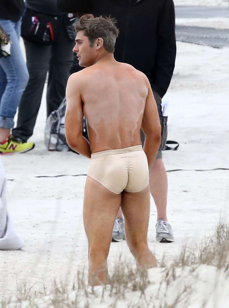 Zac Efron filma de cueca nos Estados Unidos